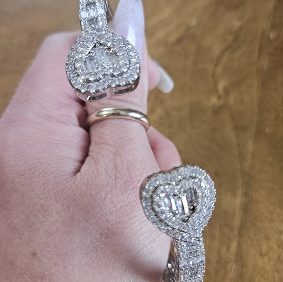 Heart cubic zirconia bangle - Picture 11 of 12